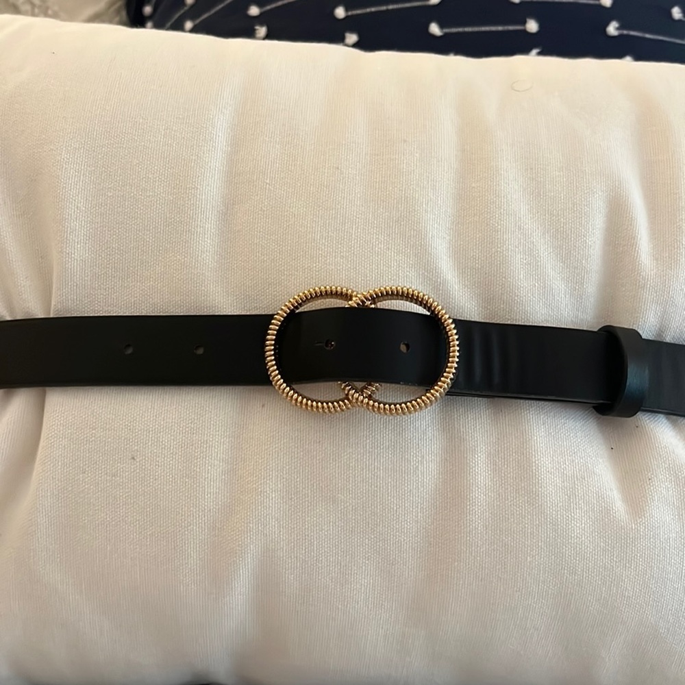NWOT gorgeous Ann Taylor belt. Black with gold buckle